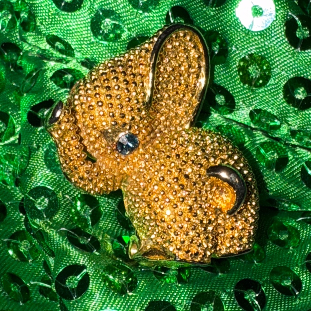 Vintage brooch gold textured elephant with green rhinestone eye 1” trunk up EUC